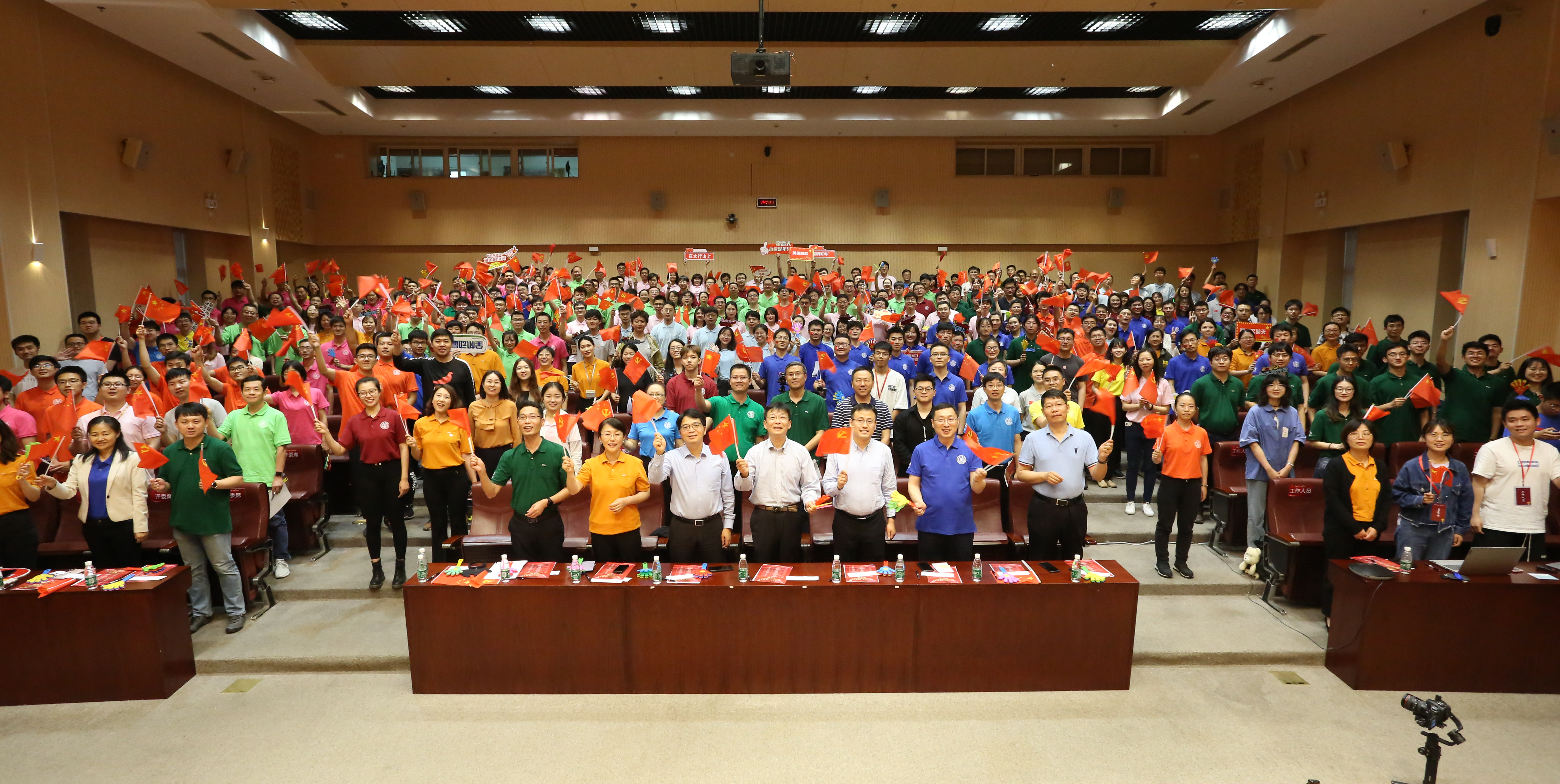 1752027693196295.jpg 21. 唱響紅色經(jīng)典,頌揚(yáng)百年輝煌——學(xué)院舉辦師生紅歌會(huì),共慶建黨百年.jpg