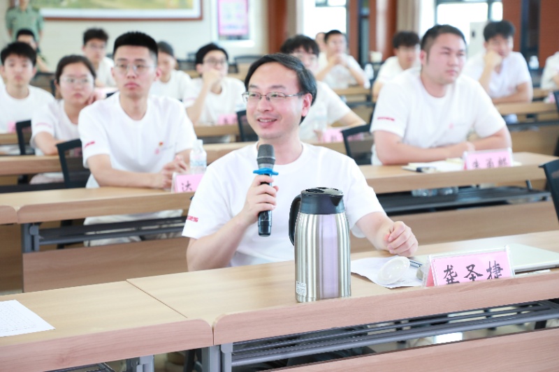 圖3 龔圣捷老師現(xiàn)場交流_resized.JPG