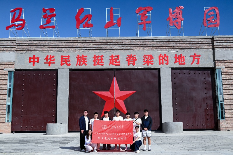 圖4 軍博園合影_resized.jpg