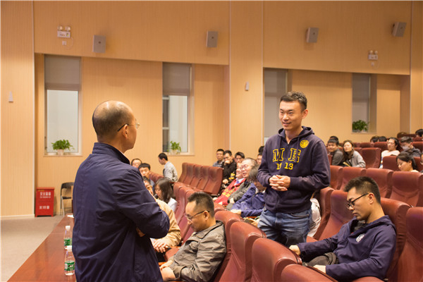 1605875456781837.jpg 圖片5 林慶國(guó)主任和青年教師、研究生熱烈交流.jpg