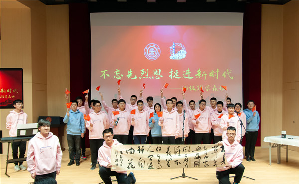 1617071588235107.jpg 圖3:上半場(chǎng)表演班級(jí)照片.jpg