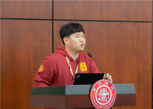 圖三 任子文老師匯報(bào)合唱團(tuán)組織工作.jpg