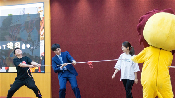 圖5 錘錘表演.jpg