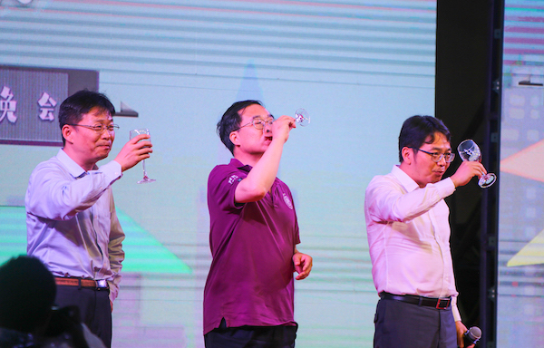 圖3 奚校長、杜書記、彭院長祝酒詞.jpg