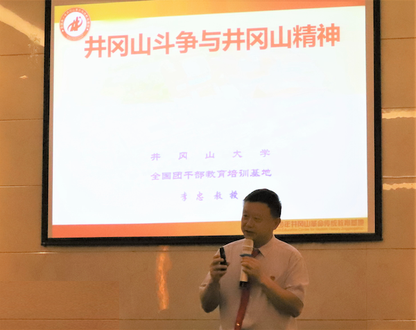 1628152865979671.png 圖7 李忠教授為實踐團上黨課.png