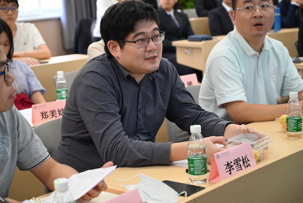 圖4 評(píng)委提問照片.JPG