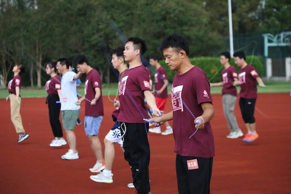 圖9 參賽選手們?cè)趩螕u跳繩項(xiàng)目中的英姿.JPG