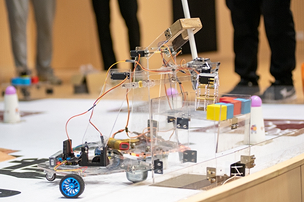 圖四 機(jī)械賽的激烈比賽現(xiàn)場(chǎng).jpg