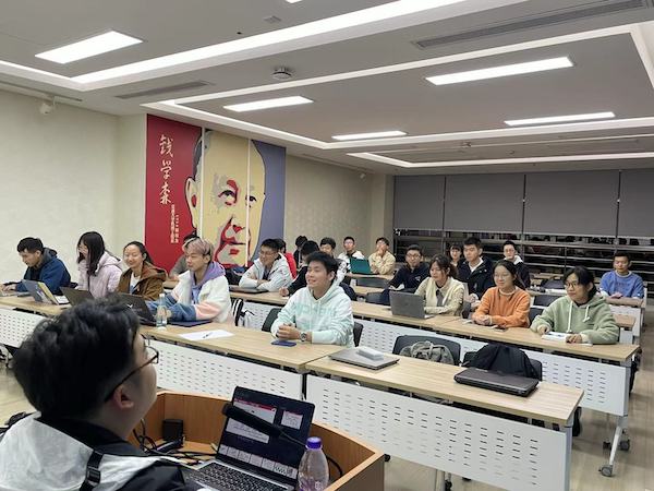 圖2. 培訓(xùn)成員認(rèn)真聽講.jpg