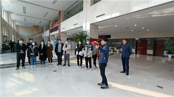 1638963834926585.jpg 圖1 支部成員專心聆聽李工程師講解.jpg