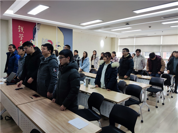 圖7 黨員合唱國歌.jpg