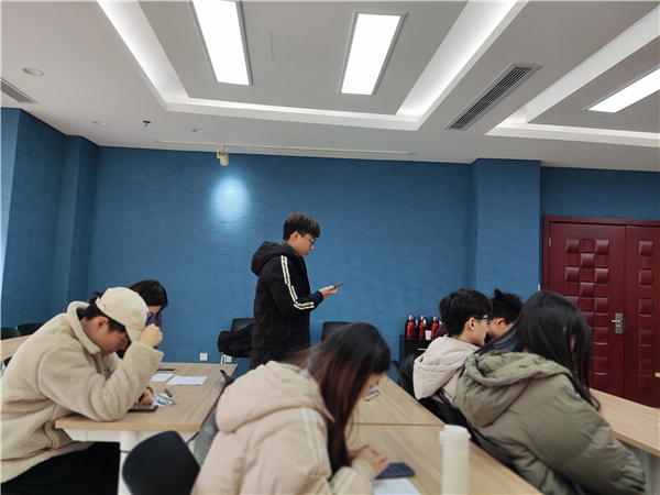 圖9 周永戩同志發(fā)言.jpg