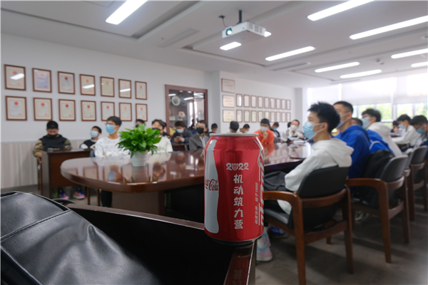 1667873233907001.jpg 圖1筑力營(yíng)專(zhuān)屬可樂(lè).jpg