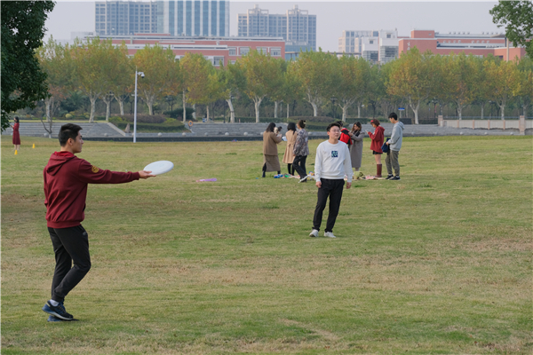 1667873287363229.jpg 圖6營(yíng)員玩飛盤(pán).jpg