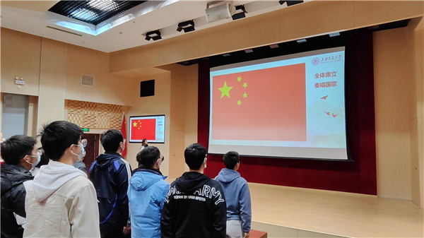 1669710652721810.jpg 圖1 全體肅立 奏唱國(guó)歌.jpg