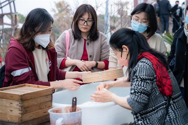 1678755763707203.jpg 圖4 方糕制作.jpg