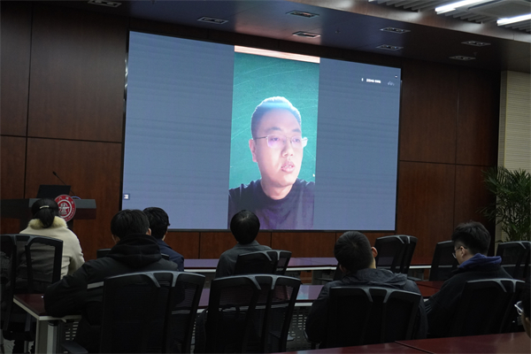 1679570807274578.jpg 圖4李澤陽(yáng)師兄做關(guān)于畢業(yè)生啟航教育的分享.jpg