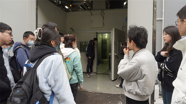 1680008468663761.jpg 圖11+參觀重塑集團生產(chǎn)車間.jpg