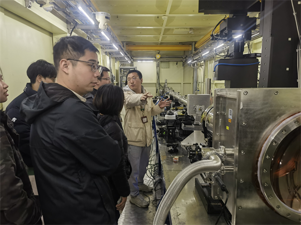 1680008595623385.jpg 圖23+上海光源線站參觀.jpg