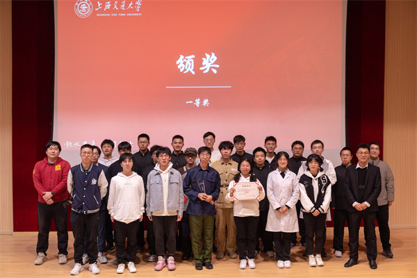 圖7 任子文為獲一等獎(jiǎng)的團(tuán)支部頒獎(jiǎng).jpg