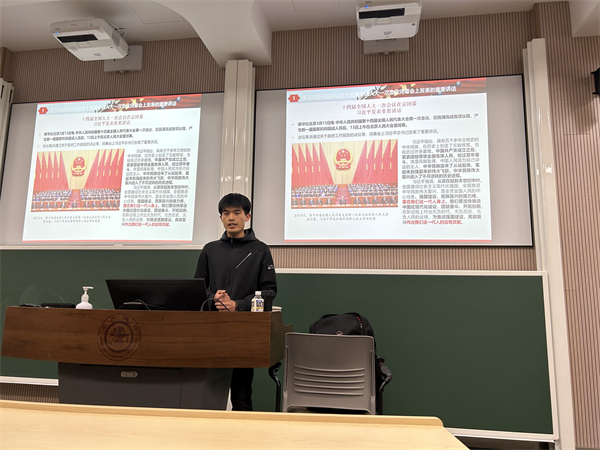 1682570904340458.jpg 圖1田雨松同志帶領(lǐng)大家學(xué)習(xí).jpg