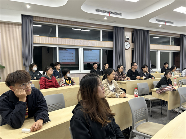 1682570932474214.jpg 圖4同志們認(rèn)真學(xué)習(xí).jpg