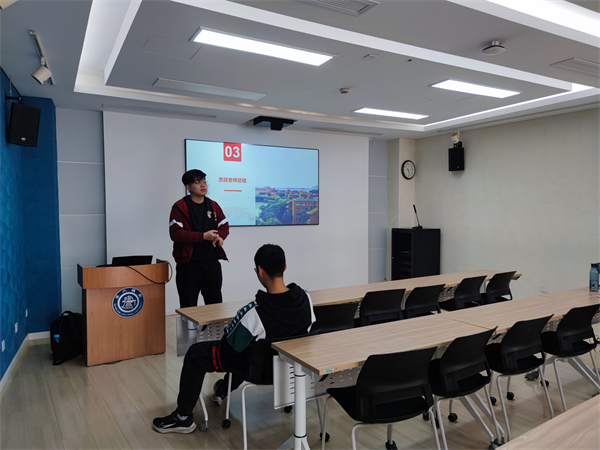 圖4 思政老師鄭思航發(fā)表總結(jié)講話.jpg