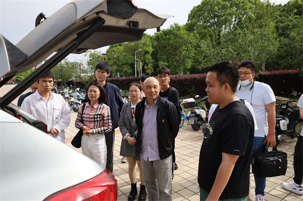 1684326496594940.jpg 圖13+智能車實驗室參觀4.jpg