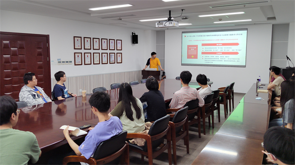 1685799916519571.jpg 圖2-褚嘉燚帶領(lǐng)大家學(xué)習(xí).jpg