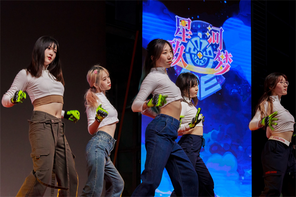 圖1-街舞《left right》遠(yuǎn)景.jpg