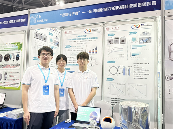 圖4 二組合影.jpg