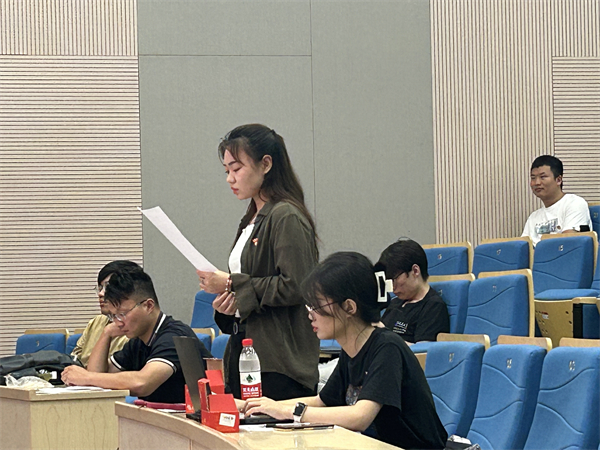 圖7 黨小組組長匯報(bào).jpg