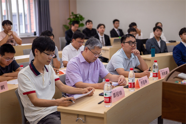 圖7 評(píng)委提問.jpg