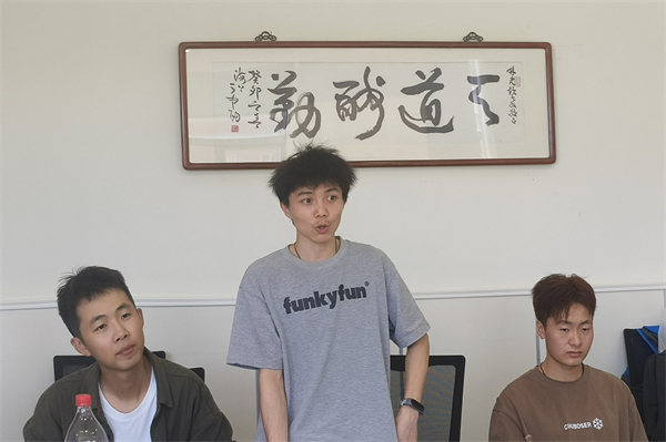 圖一 老生發(fā)言.jpg