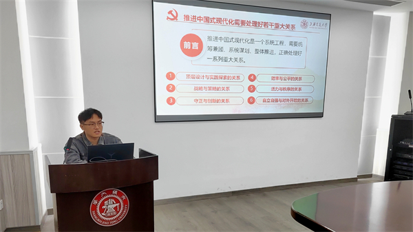 1698767531742659.jpg 圖4-鄧暢帶領(lǐng)大家學(xué)習(xí).jpg