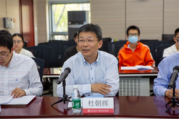 圖12 杜朝輝做總結(jié)發(fā)言.jpg