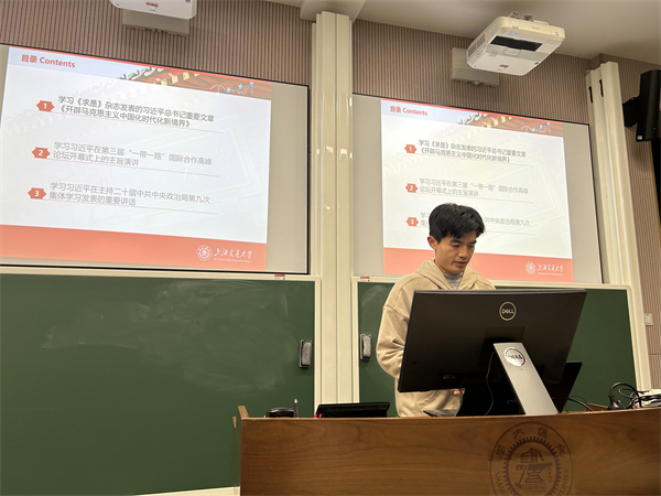 圖1 田雨松同志主持會(huì)議.jpg