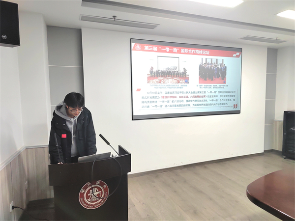 1703678655890803.jpg 圖2-石志云同志帶領(lǐng)大家學(xué)習(xí).jpg