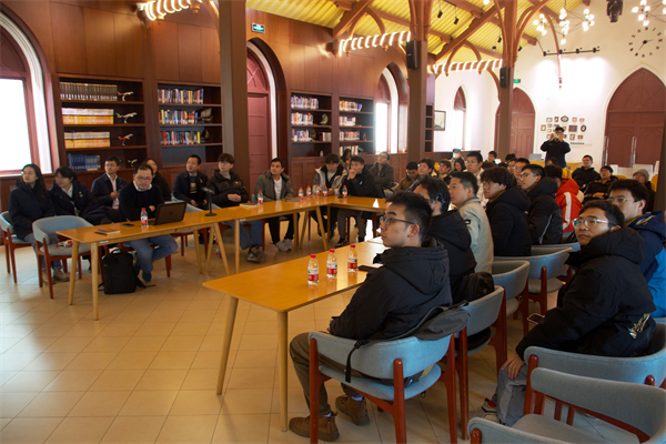 1703679699864280.jpg 7.同學聆聽圖.jpg