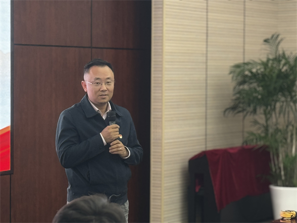 1703853879813263.jpg 圖6 汪雨申老師點(diǎn)評(píng)講話.jpg