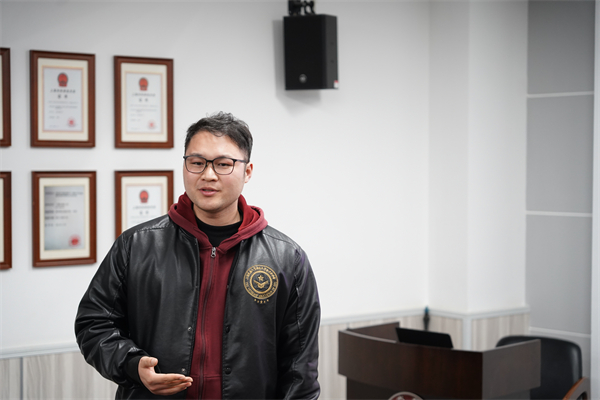 圖2 朱甬麒老師發(fā)言.jpg