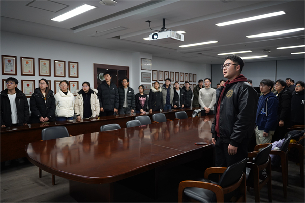 圖8 全體奏唱國(guó)際歌.jpg