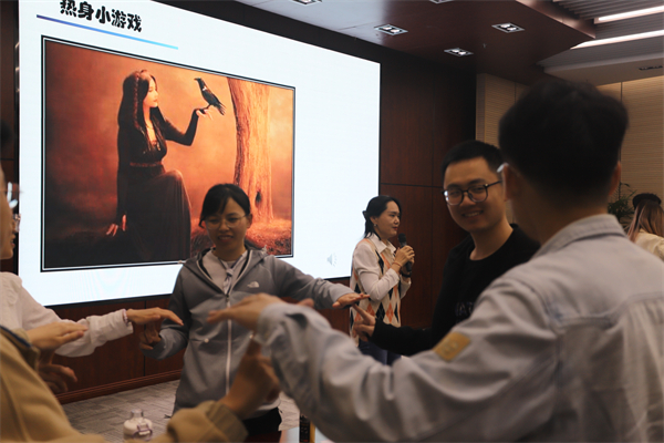 1714227678193605.jpg 圖2 烏鴉喝水熱身小游戲.jpg