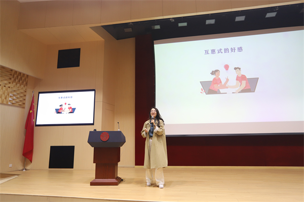 1714395726130367.jpg 圖1 講座開(kāi)場(chǎng).jpg