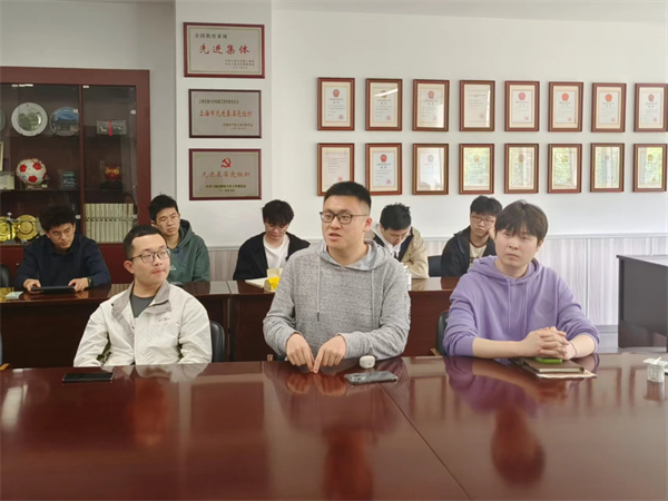 圖三 學(xué)生代表發(fā)言.jpg