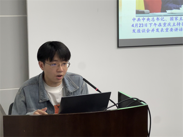 1716807655977580.jpg 圖4 郭鋒做黨課分享.jpg