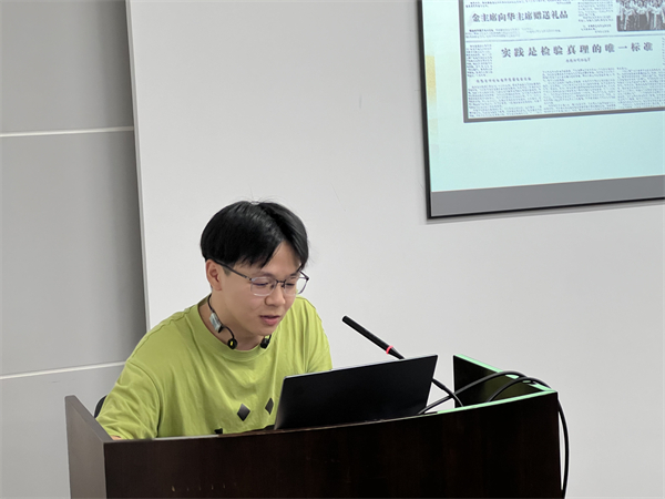 1716807685891434.jpg 圖7 羅瀚文做黨課分享.jpg