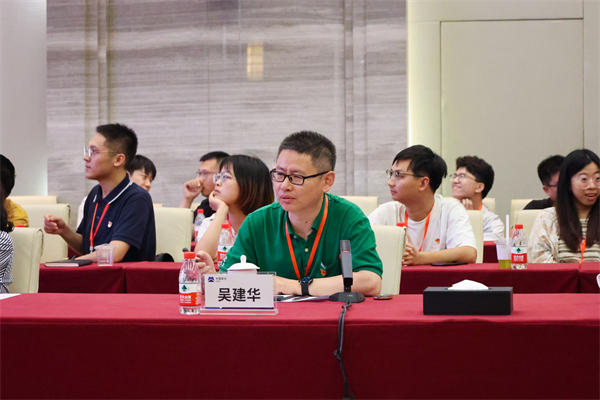 1716979815777321.jpg 圖13-吳建華做所情介紹.jpg