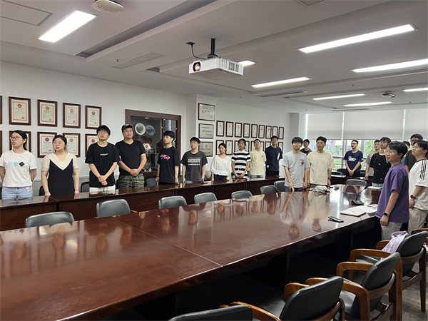 圖1 全體奏唱國(guó)歌.jpg