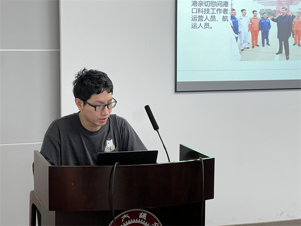 圖2 鄧蛟龍做黨課分享.jpg